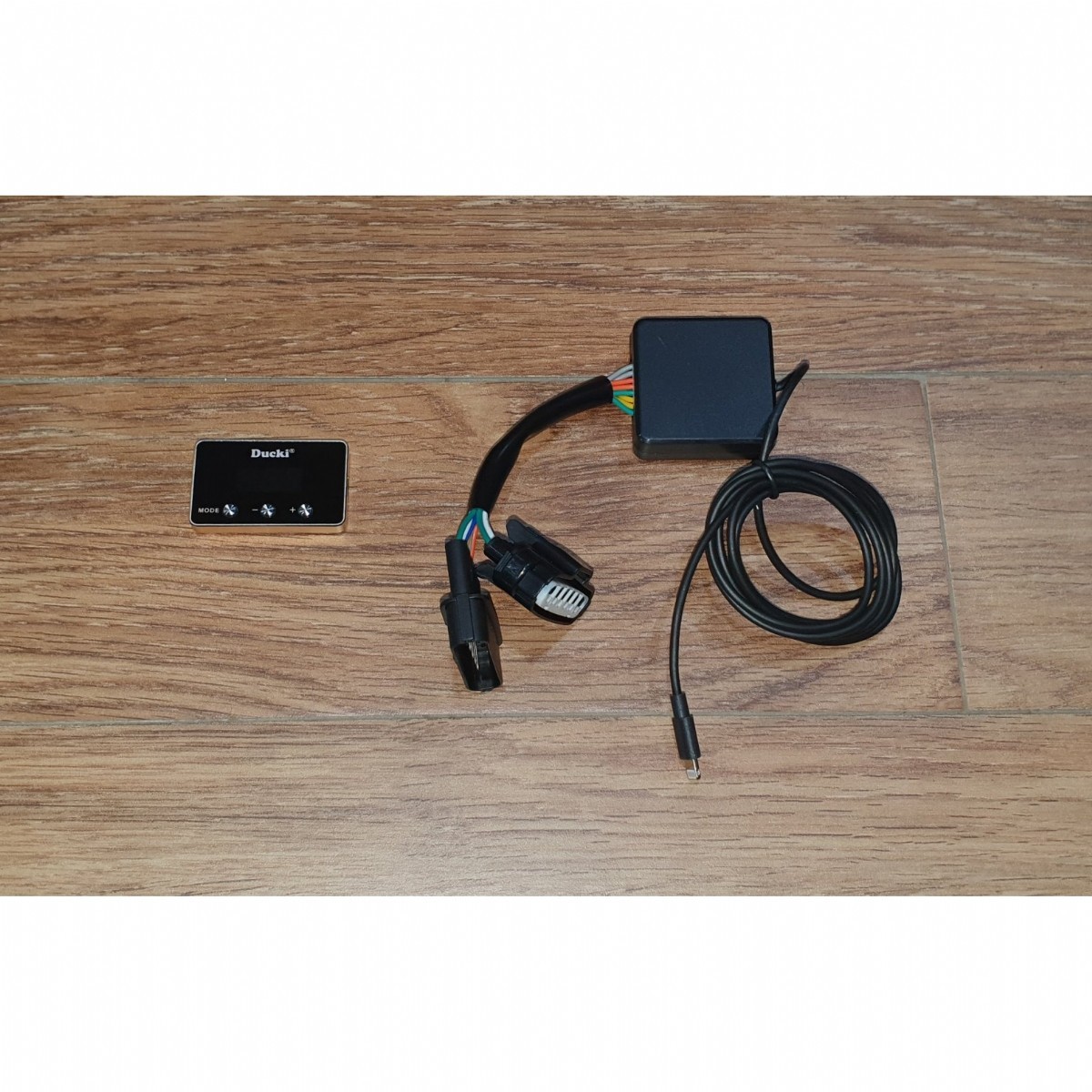 Ducki Mitsubishi L200 2006-2014 için Pedal Box Commander